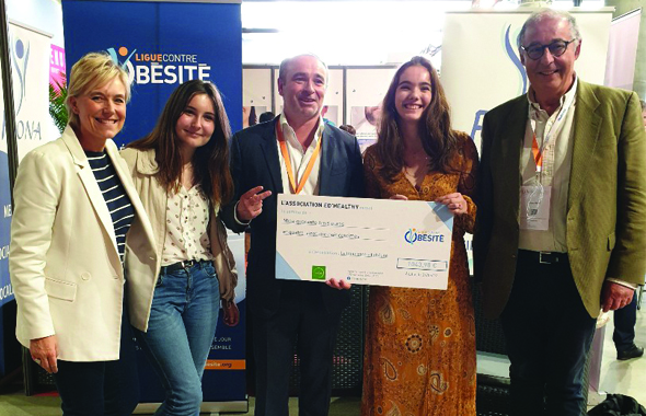 La valeur n’attend pas le nombre des années. Gabrielle Bizeray, Cassandre Touflet, William Clayette et Jérémy Bru, tous quatre étudiants à l’EDHEC Business School sur le campus universitaire de Lille-Roubaix ont offert un chèque de 1 043,98 € à la Ligue contre l’obésité.