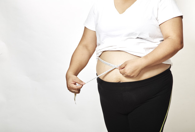 L’indice de masse corporelle ne semble pas suffisant pour déceler d’éventuels problèmes de santé liés à une obésité. Une nouvelle étude conseille de prendre également le tour de taille en considération.