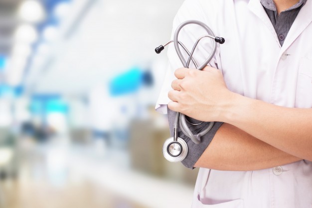 « Catégoriser l'obésité comme une maladie encouragera à chercher un traitement », déclare John Wilding, professeur de médecine à l'Université de Liverpool (Grande-Bretagne) et médecin consultant honoraire à Aintree University Hospital NHS Fondation Trust. Une position partagée par Vicki Mooney, directrice exécutive de la Coalition européenne pour les personnes obèses.