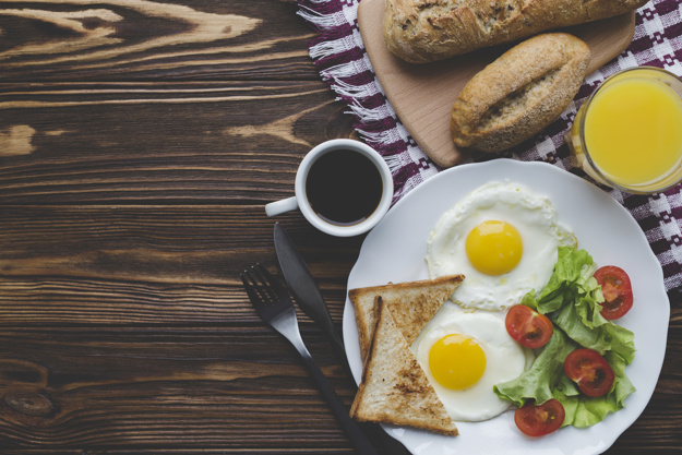 Le petit déjeuner, repas le plus important de la journée dit-on... Mais si on n'a pas faim, pas le temps, c'est grave ?