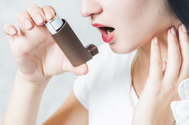 Quand on grossit, la graisse s'installe sur le ventre, sur les cuisses, dans les joues.... mais aussi dans les poumons. Un risque aggravé chez les personnes en surpoids et obèses selon les travaux publiées dans l’European Respiratory Journal par des chercheurs de l'hôpital Sir Charles Gardner à Perth, en Australie.