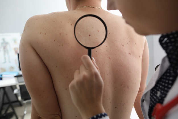 Une équipe de l’Institut de pharmacologie de Toulouse a identifié des vésicules "tout-en-un" sécrétées par les cellules graisseuses. Elles communiqueraient avec les cellules cancéreuses, favorisant l’agressivité des tumeurs.