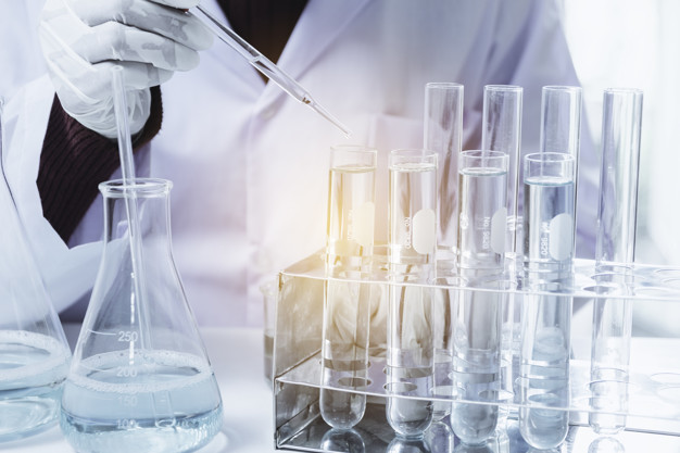 De récentes recherches mettent en évidence la richesse qui se cache dans la matière fécale. Transplantée, celle-ci peut soigner des maladies comme les infections intestinales, le diabète, l'obésité et certains cancers.