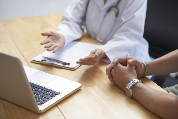 La chirurgie de l’obésité a explosé en France. En vingt ans, le nombre d’opérations a été multiplié par 20. Cet engouement ne doit pas faire oublier que cette chirurgie est risquée, surtout quand elle n’est pas pratiquée selon les règles des autorités sanitaires. La cellule d’investigation de Radio France a enquêté. Extraits.