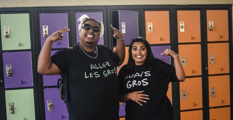 Marwa Loud, rappeuse engagée contre la "grossophobie" vient de sortir un nouveau titre intitulé "Allez les gros". Elle y tourne en dérision son surpoids avec le rappeur Naza. Elle a été la cible d’attaques grossophobes sur les réseaux sociaux. Elle réagit sur son compte Instagram.