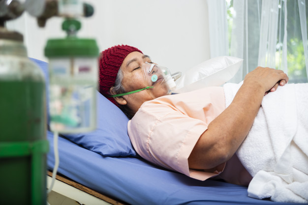 Menée sur plus de 4 000 Américains testés positif au Covid-19, une étude de grande envergure a permis d’examiner les différentes caractéristiques de chaque patient afin d’identifier les plus grands facteurs de risque. Cette expérience new-yorkaise tend à démontrer que, face au coronavirus, l’obésité et l’âge représentent les principaux facteurs qui déterminent l’évolution de la santé des patients.