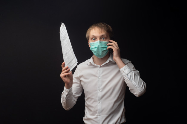 Dans son dernier avis, le Haut conseil de la santé publique a modifié le champ des pathologies. Il considère désormais que les personnes qui souffrent d’une obésité avec un IMC>30 risque de développer une forme grave d’infection au coronavirus. Jusqu’ici, seule l’IMC >40 était reconnue comme facteur aggravant du Covid-19. Ce nouveau critère devrait impacter la délivrance des arrêts maladies dérogatoires.