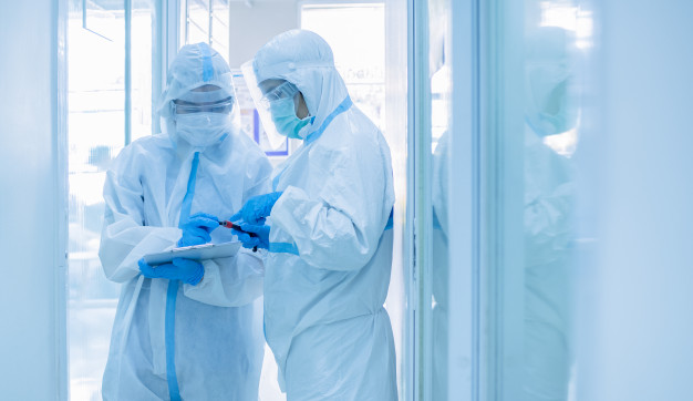 On le sait : obésité et Covid-19 ne font pas bon ménage. Une méta-analyse réalisée par l’université américaine de Caroline du Nord a rassemblée les données de 400 000 patients. Les chercheurs estiment que les individus souffrant à la fois d’obésité et de la COVID-19 ont deux fois plus de chance d’être hospitalisés. Pire : ils risquent de perdre deux fois plus la vie qu’un individu non atteint d’obésité.