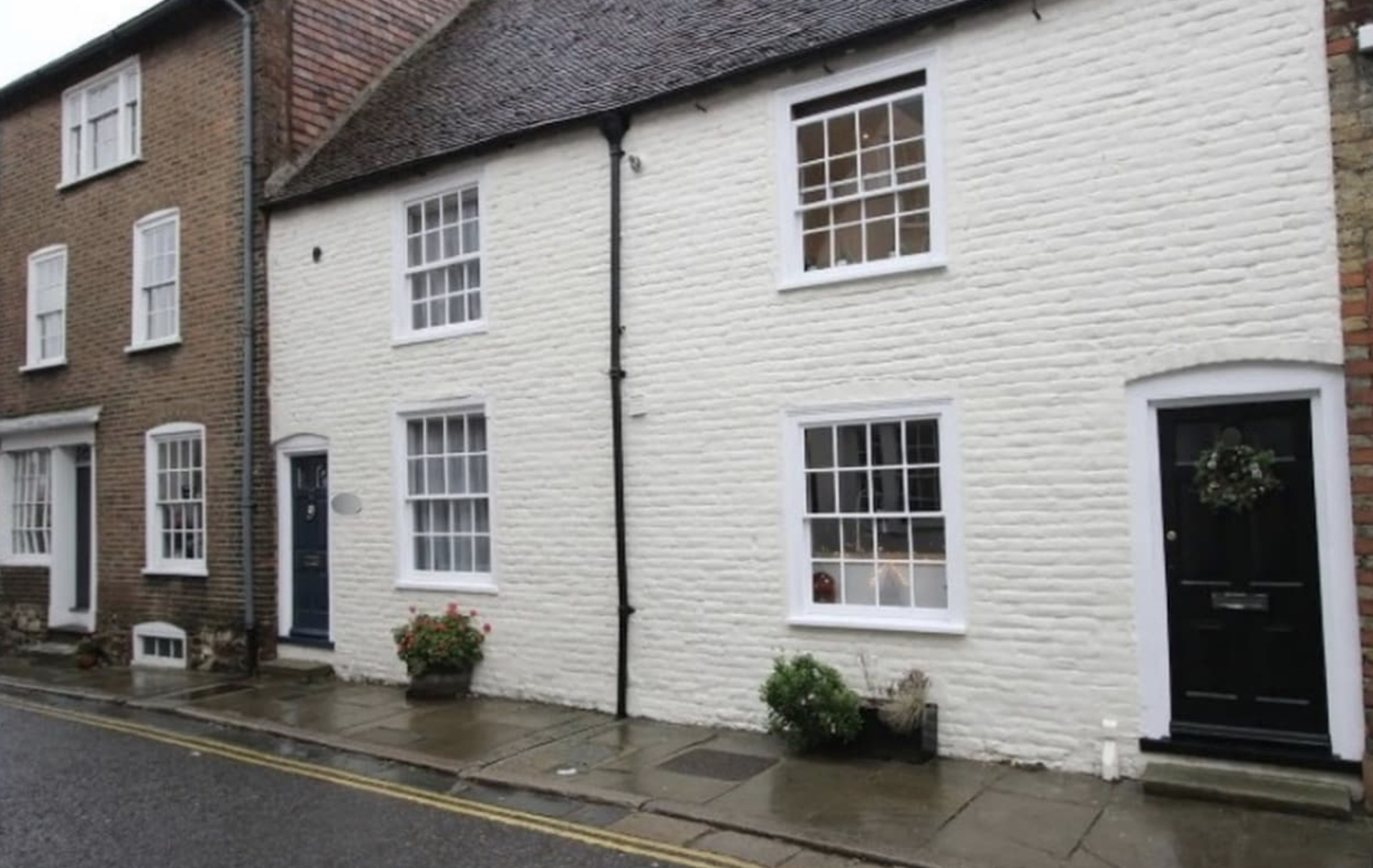 Sous prétexte que le poids des locataires pourrait causer « de graves dommages » aux poutres du logement, un couple britannique du Kent refusent que les personnes souffrant d’obésité accèdent à leur hébergement. Face à la levée de bouclier, le site Airbnb a retiré l’adresse de son site.