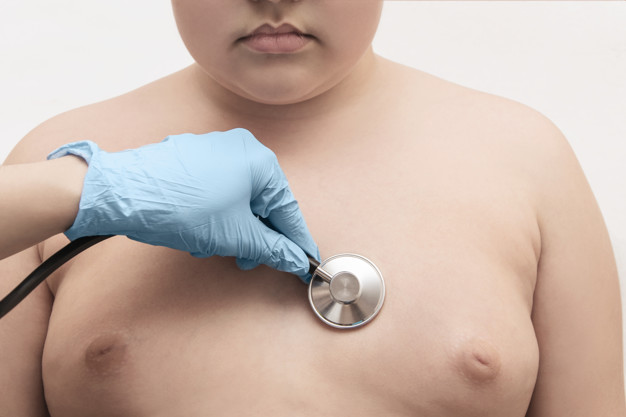 Lors du récent Congrès européen et international sur l’obésité, les experts ont abordé la situation mondiale de l’obésité infantile. Si l’IMC moyen des enfants a augmenté au cours des derniers quarante ans, dans certains pays développés la tendance seraient à la stabilisation, mais à « un rythme inacceptable » indiquent les auteurs du rapport.