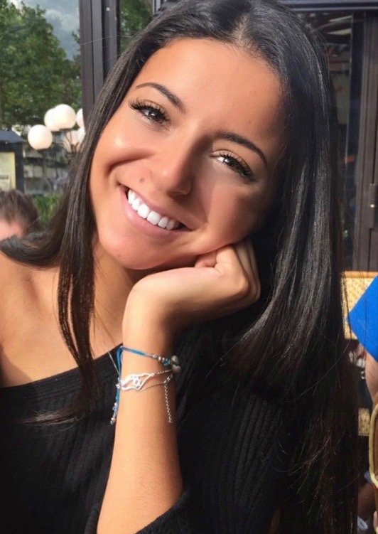 Etudiante en communication à Paris, Jessica Scemama, 22 ans, experte en réseaux sociaux, a constitué autour d’elle une petite équipe motivée et efficace qui, depuis début septembre, a réussi à mobiliser, partout en France, des personnes vulnérables face à la Covid-19. Et même si le gouvernement reste silencieux, les « Vulnérables sacrifiés » n’ont pas dit leur dernier mot.