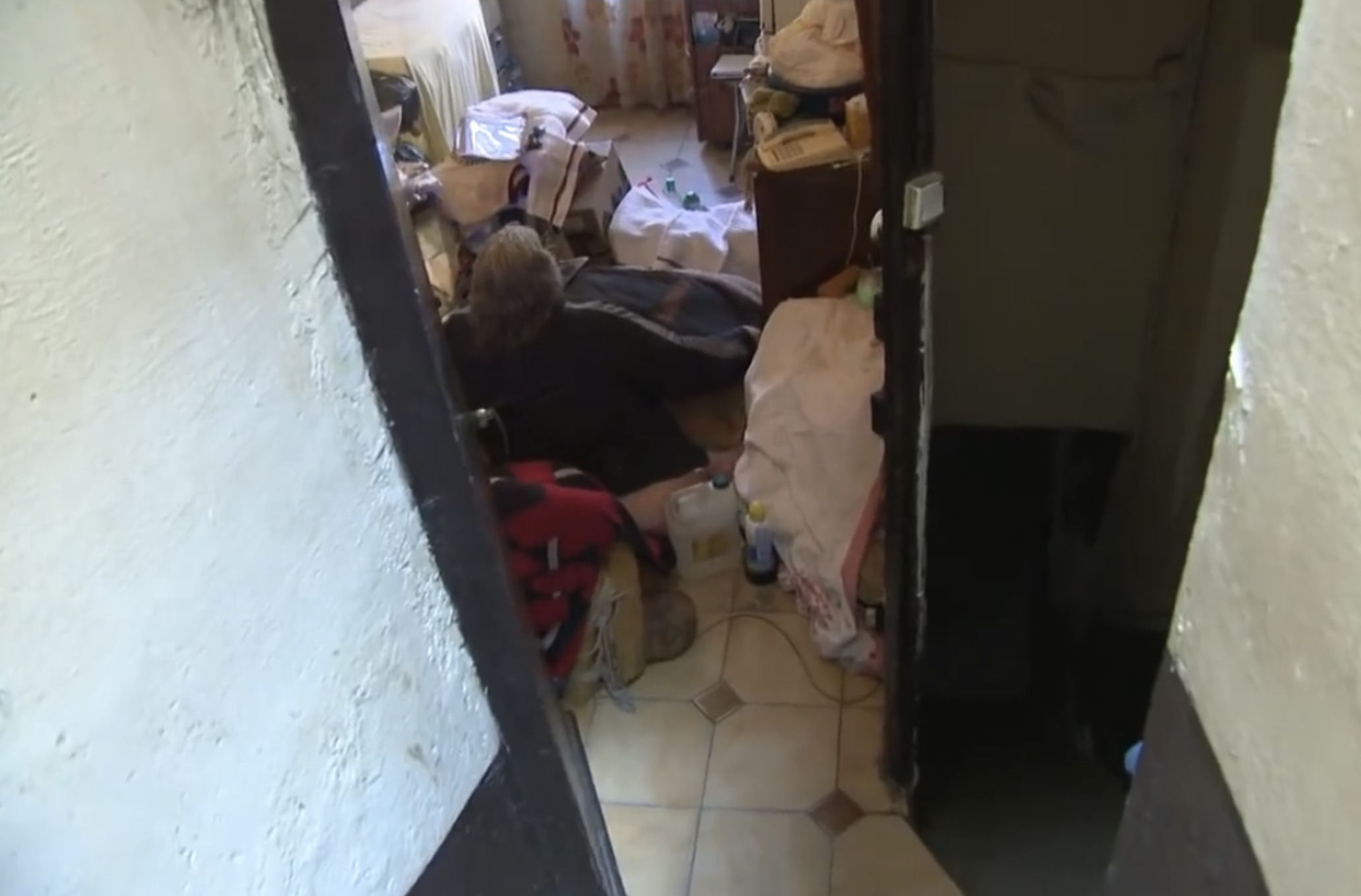 En fin de semaine dernière, une dizaine de personnes se sont rendus dans le quartier Saint-Jacques où vit Alain P., un homme en obésité massive cloué au sol depuis plus de nombreux mois. Ils ont évalué la faisabilité de l’évacuation de ce patient qui pourrait intervenir rapidement. La Ligue contre l’obésité, qui s’est associée à la démarche judiciaire de son avocat pour tenter de faire bouger le dossier, reste attentive.
