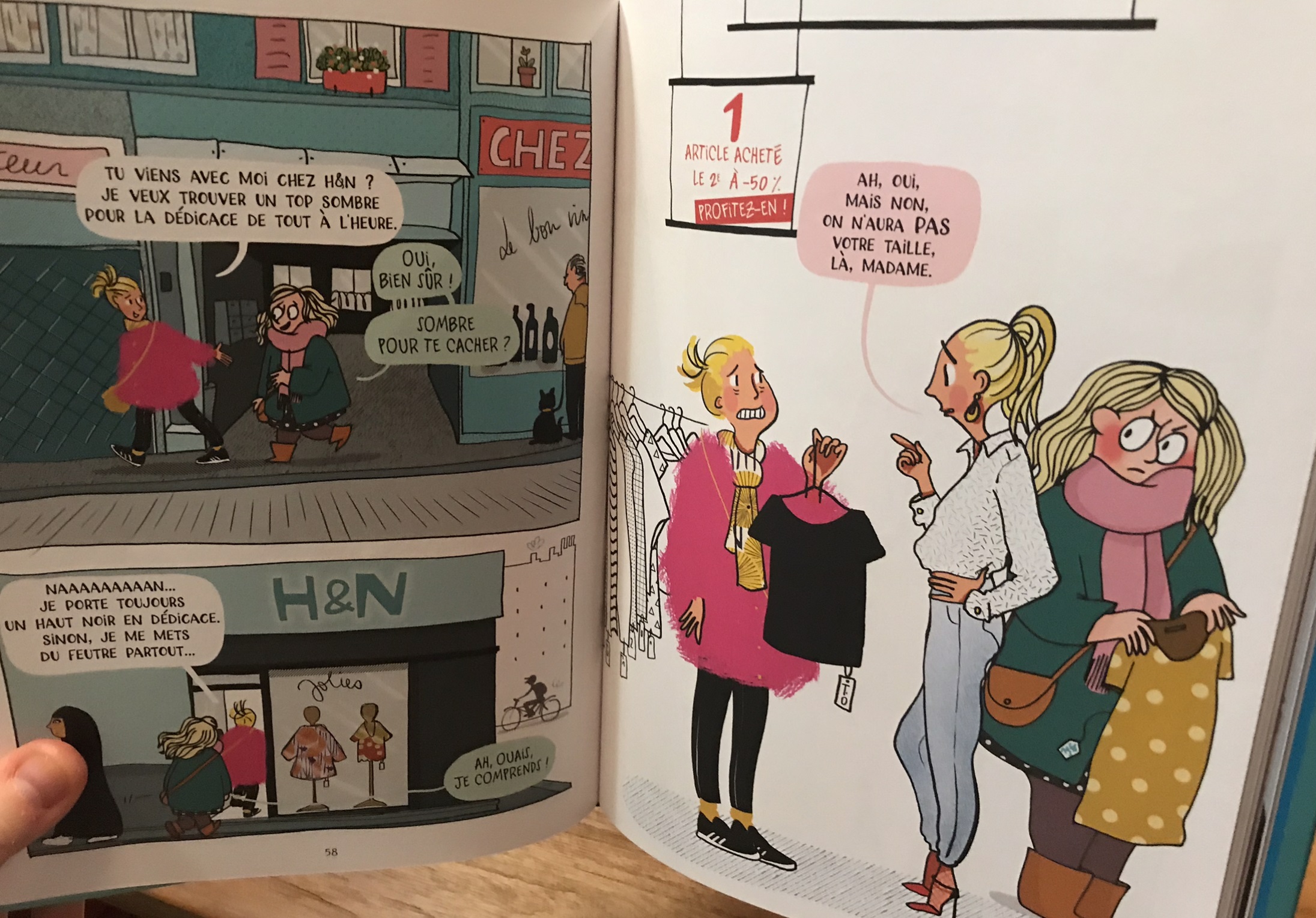 Le 13ème livre de Mademoiselle Caroline, dessinatrice de bande dessinée, est co-signé avec sa comparse et complice de régimes et rondeurs, Mathou. "A volonté, tu t'es vue quand tu manges ?" conte la vie de deux rondes au pays de la grossophobie. Pour rire mais aussi pour réfléchir sur un monde souvent sans concession. Avec une préface rédigée par Gabrielle Deydier.