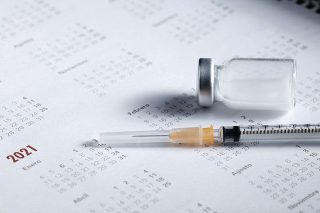 Sans cesse remis à jour, le calendrier de la vaccination contre la Covid-19 évolue une nouvelle fois concernant les personnes vulnérables. Si vous souffrez d’obésité, vous pourrez être vacciné à partir du 18 janvier si vous avez plus de 75 ans, et à partir de la fin février si vous avez 65 ans et plus. Les autres personnes atteintes d’obésité devront attendre la phase 3. A l’évidence, le critère de l’âge prévaut sur la vulnérabilité. Incompréhensible ! La Ligue contre l’obésité réagit.