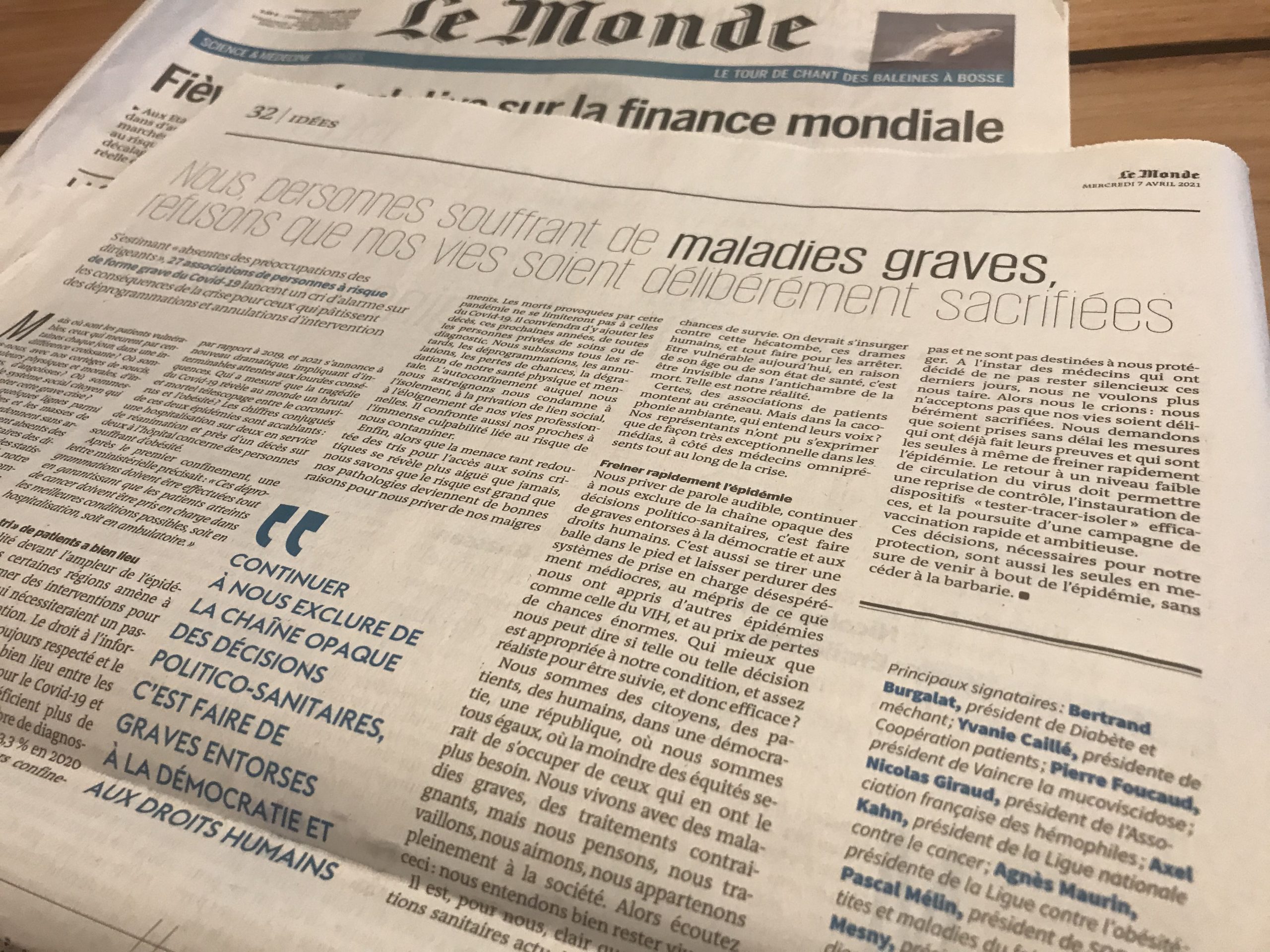 Cette semaine, deux tribunes parues dans la presse nationale ont fait l’actualité de la santé. La Ligue contre l’obésité s’est associée à ces deux textes. A la fois parce qu’elle est engagée depuis le début de la pandémie dans la défense des personnes atteintes d’obésité et parce qu’elle estime que le sujet de la santé environnementale est devenue une urgence sanitaire.